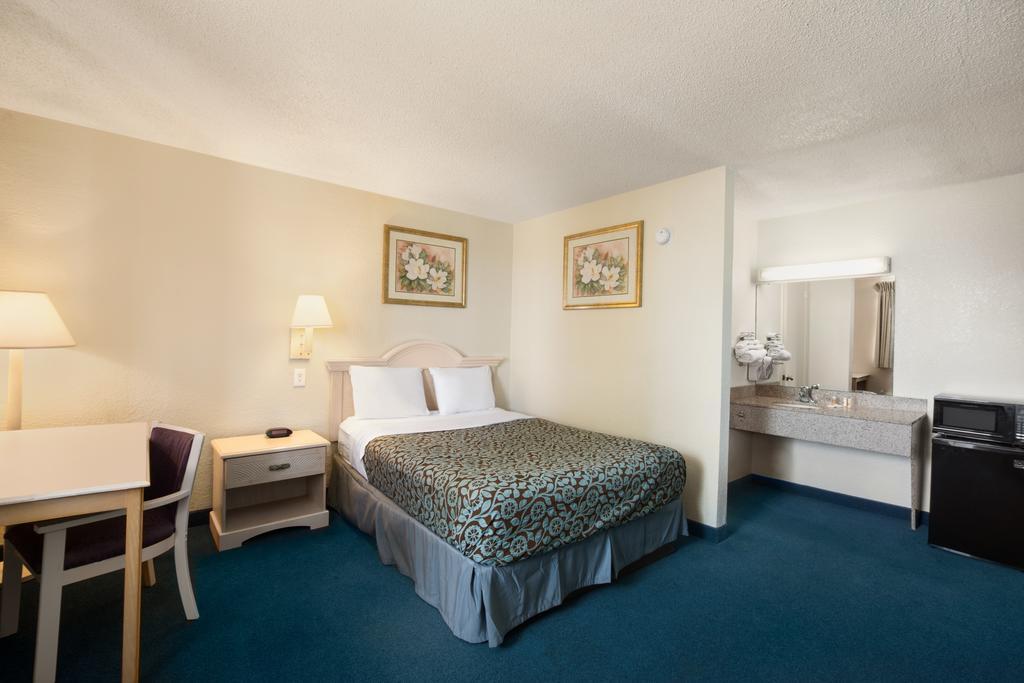 Days Inn Pensacola North Ferry Pass Extérieur photo