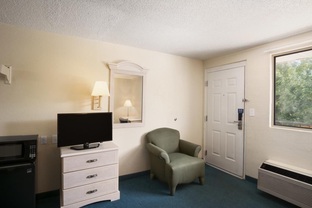 Days Inn Pensacola North Ferry Pass Extérieur photo
