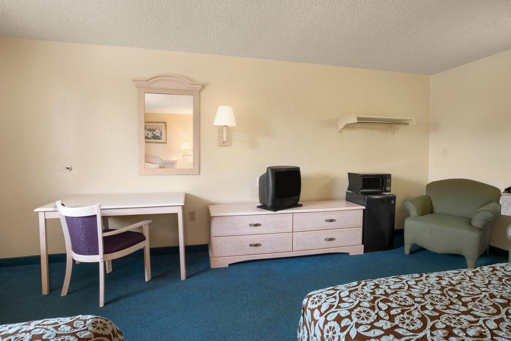Days Inn Pensacola North Ferry Pass Extérieur photo