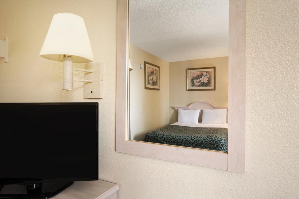 Days Inn Pensacola North Ferry Pass Extérieur photo